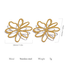 Load image into Gallery viewer, Flower Earrings