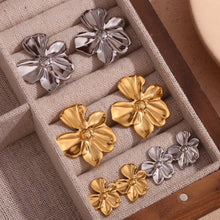 Load image into Gallery viewer, Fleur Earrings