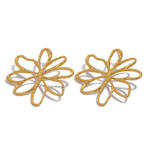 Load image into Gallery viewer, Flower Earrings