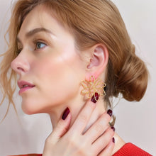 Load image into Gallery viewer, Flower Earrings
