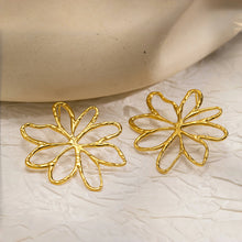 Load image into Gallery viewer, Flower Earrings