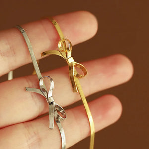 Bow Necklace