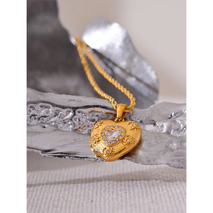 Aphro Necklace