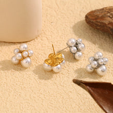 Load image into Gallery viewer, Pearl Flower Earrings
