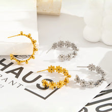 Load image into Gallery viewer, Daisy Flower Earrings
