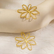 Load image into Gallery viewer, Flower Earrings
