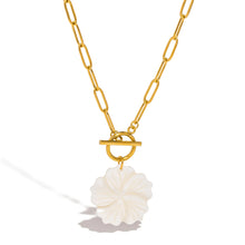 Load image into Gallery viewer, Flower Shell Necklace
