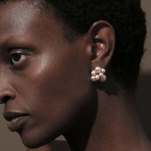 Load image into Gallery viewer, Pearl Flower Earrings
