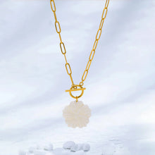 Load image into Gallery viewer, Flower Shell Necklace
