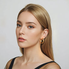 Load image into Gallery viewer, Daisy Flower Earrings

